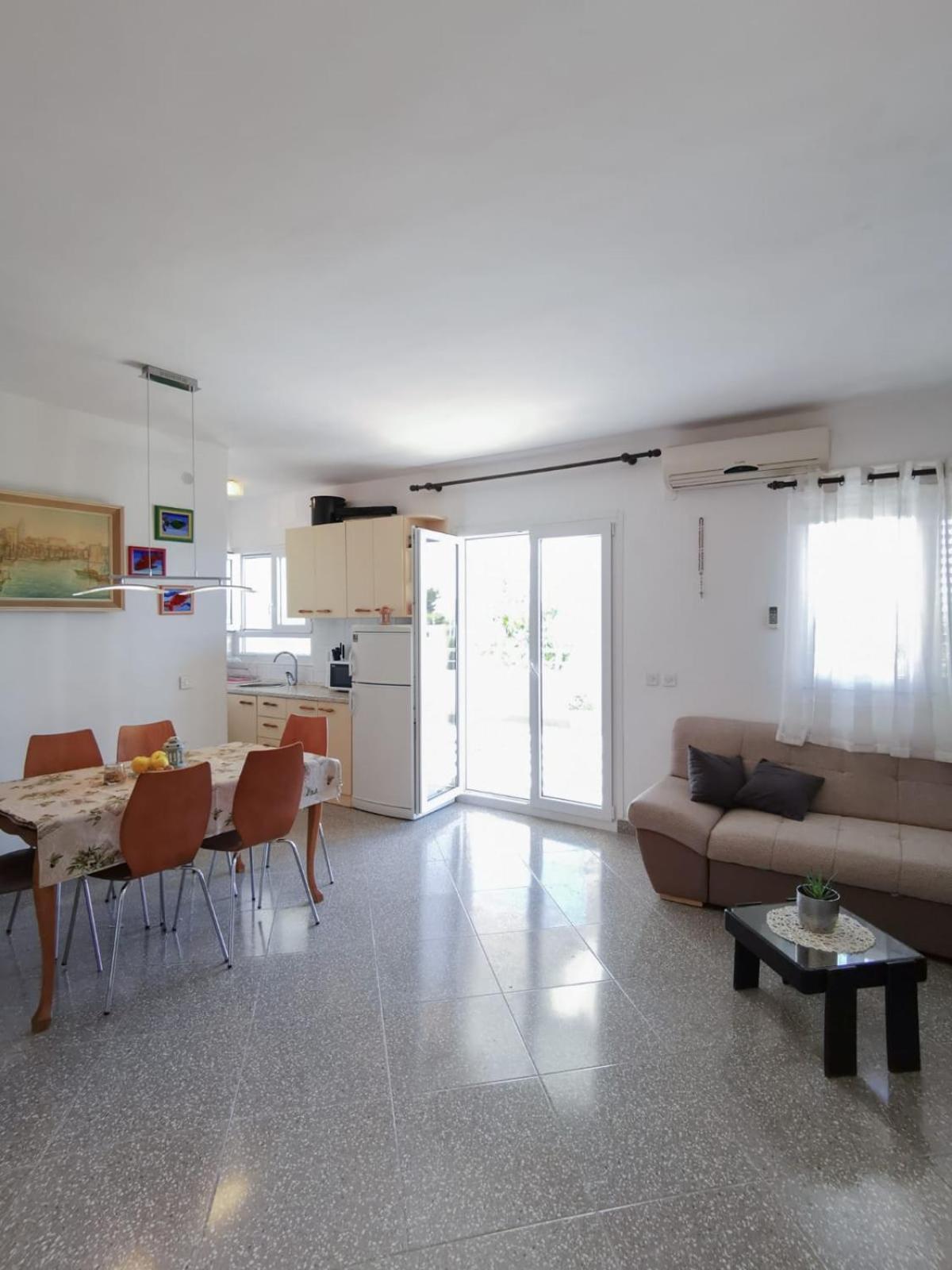 Apartments By The Sea Mimice, Omis - 14230 Quarto foto